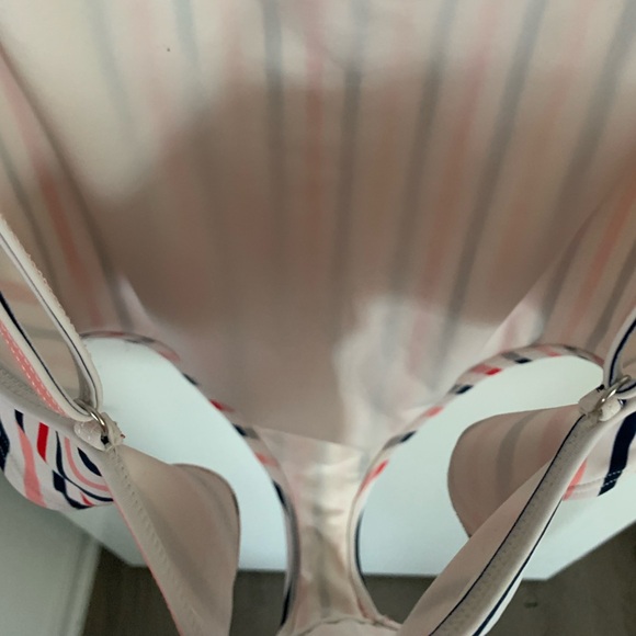 Forever 21 striped one piece (Size: M or 6) - Picture 7 of 8